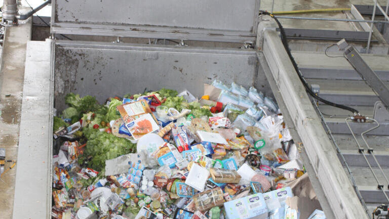 The plant consumes typical biomass, as well as waste from the food industry and retail.